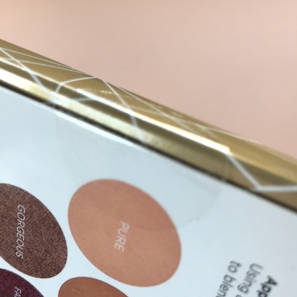 PUR Be Your Selfie Eyeshadow Palette - Picture 3 of 5